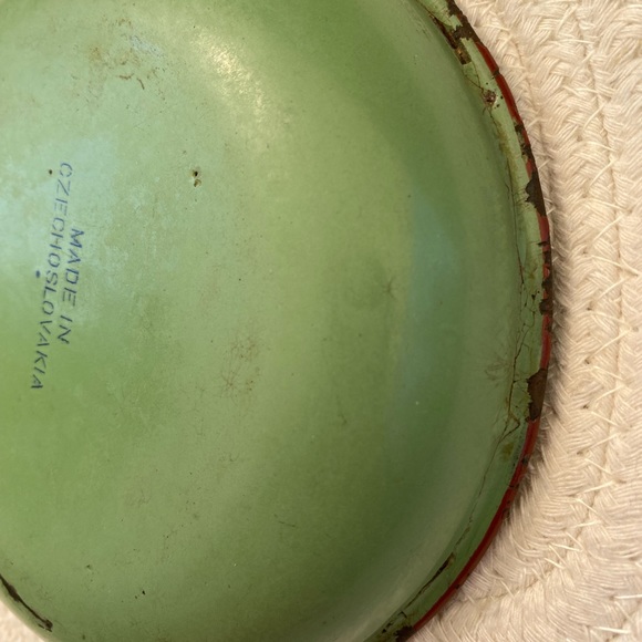 Vintage enamel tin small plate- made in Czechoslovakia- Girl feeding ducks/geese - Picture 6 of 12